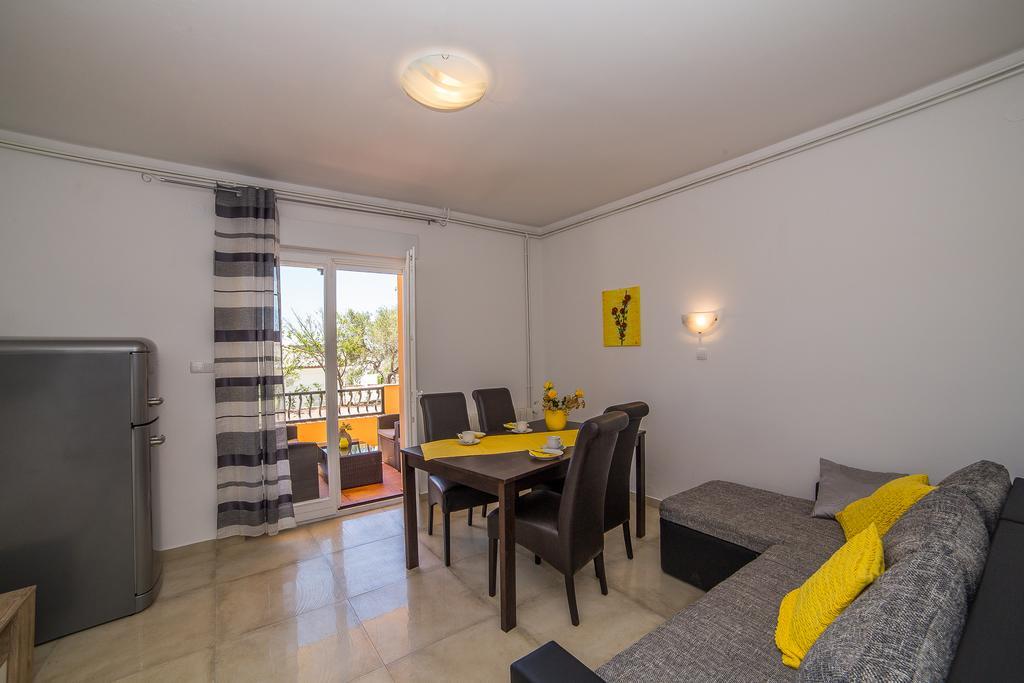 Juric Apartments-Rab Palit Екстер'єр фото
